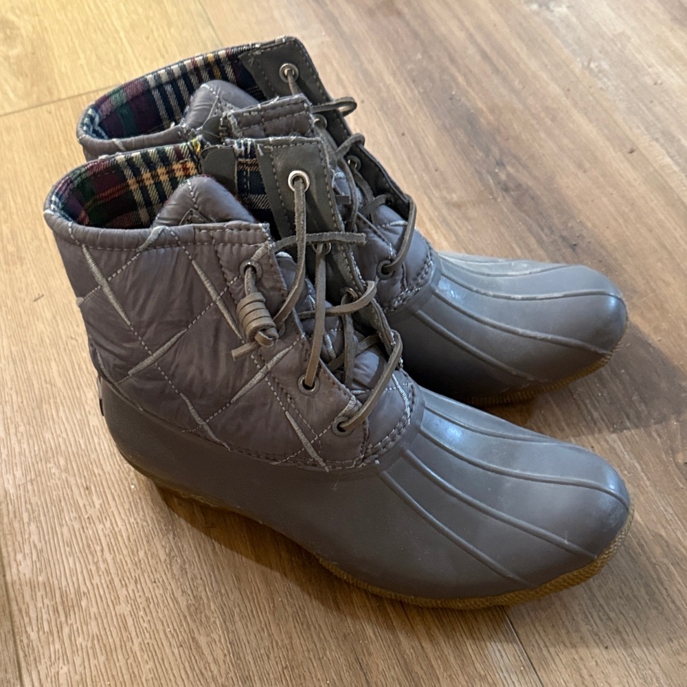 Sperry Gray Quilted Lace-Up Duck Boots with Plaid Lining
